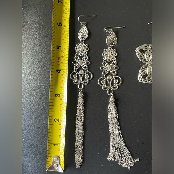 Vintage earrings one long castle style, one dangle flower - Picture 3 of 4